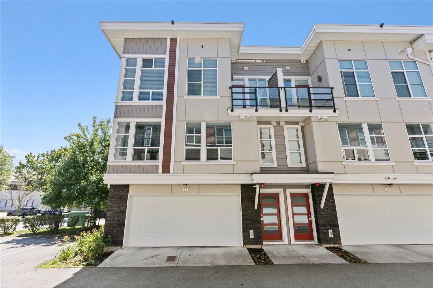 21 8466 Midtown Way
