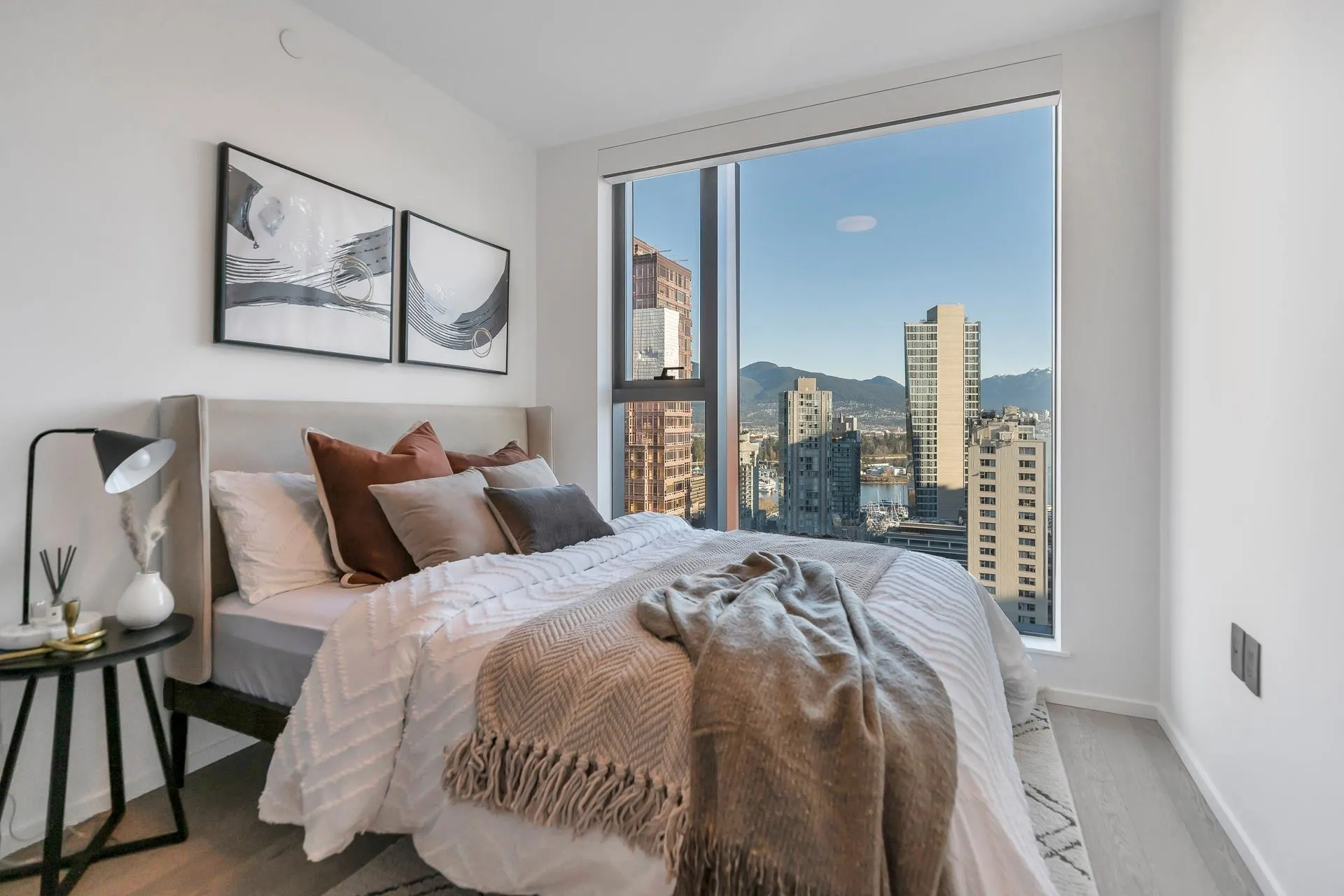 1005 1482 Robson Street