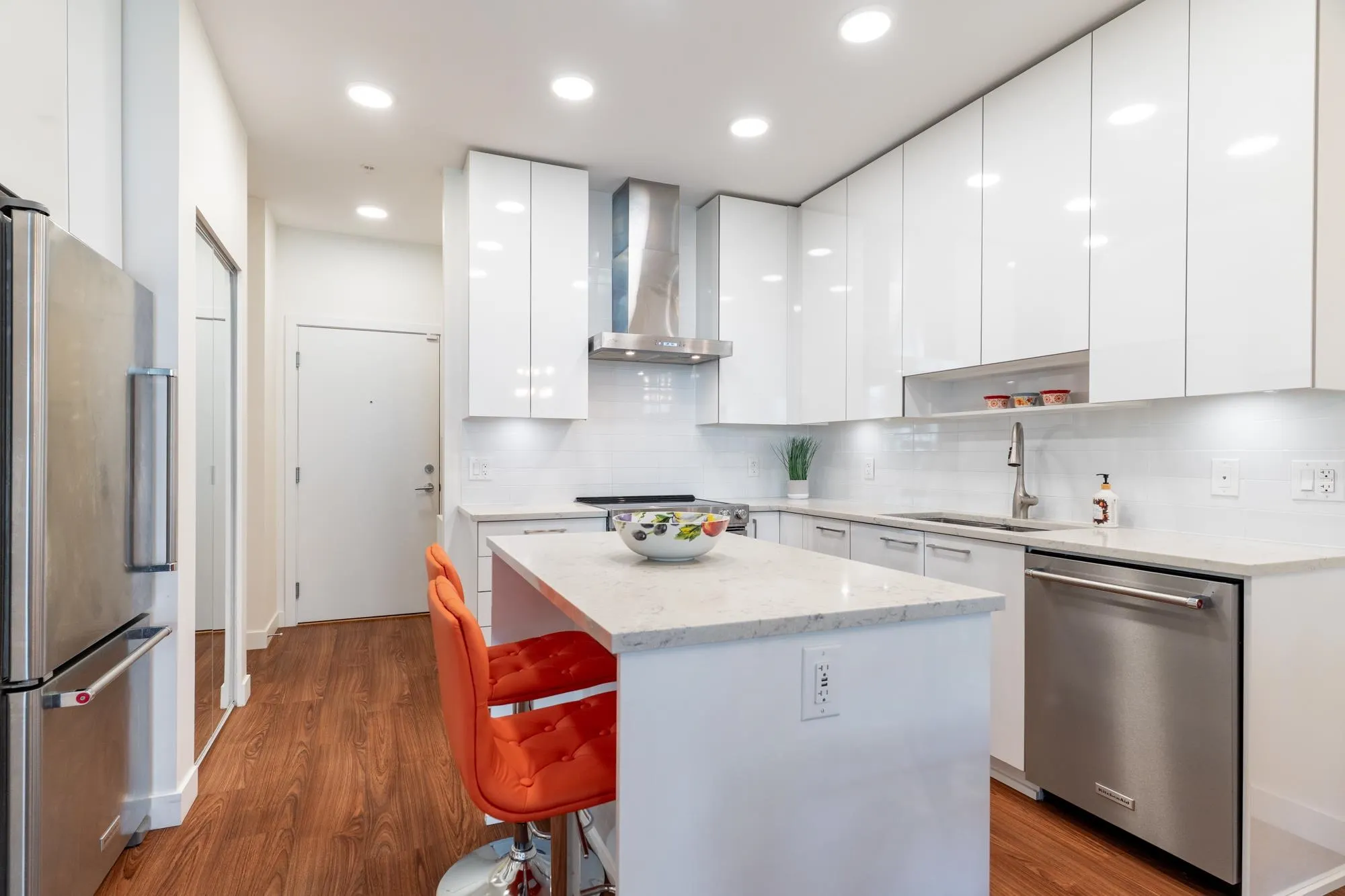 306 5460 Broadway