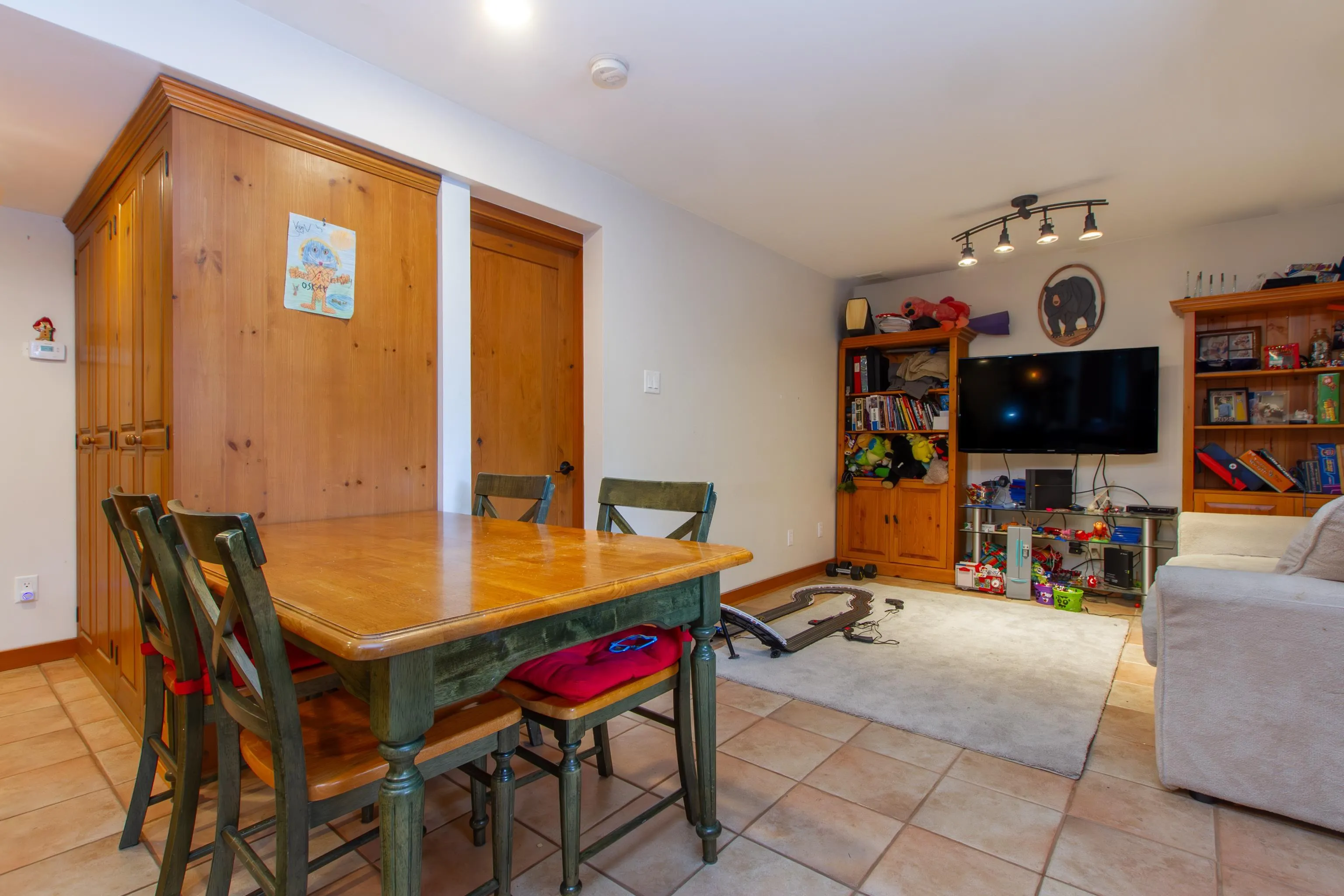 3106 Tyrol Crescent