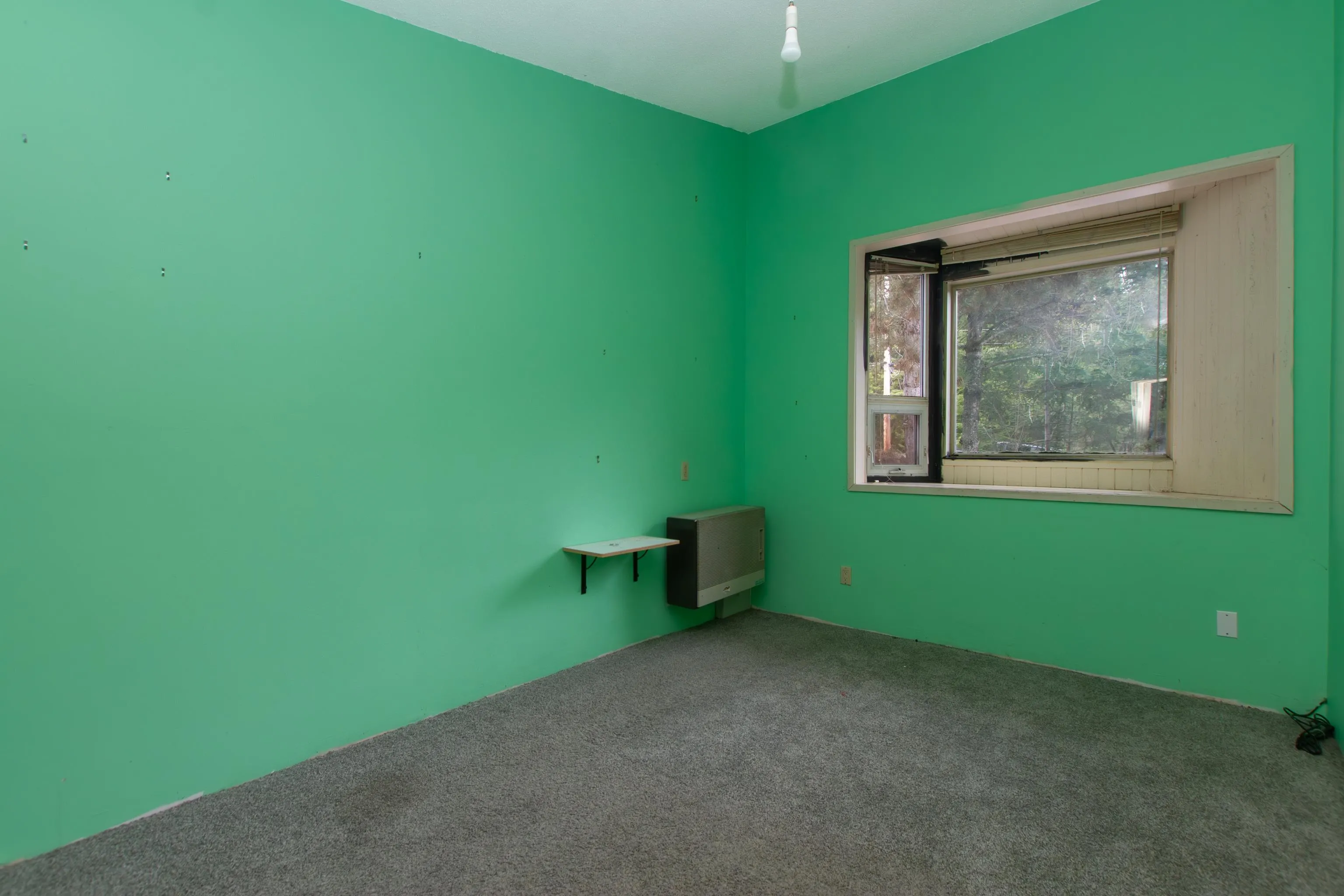 3106 Tyrol Crescent