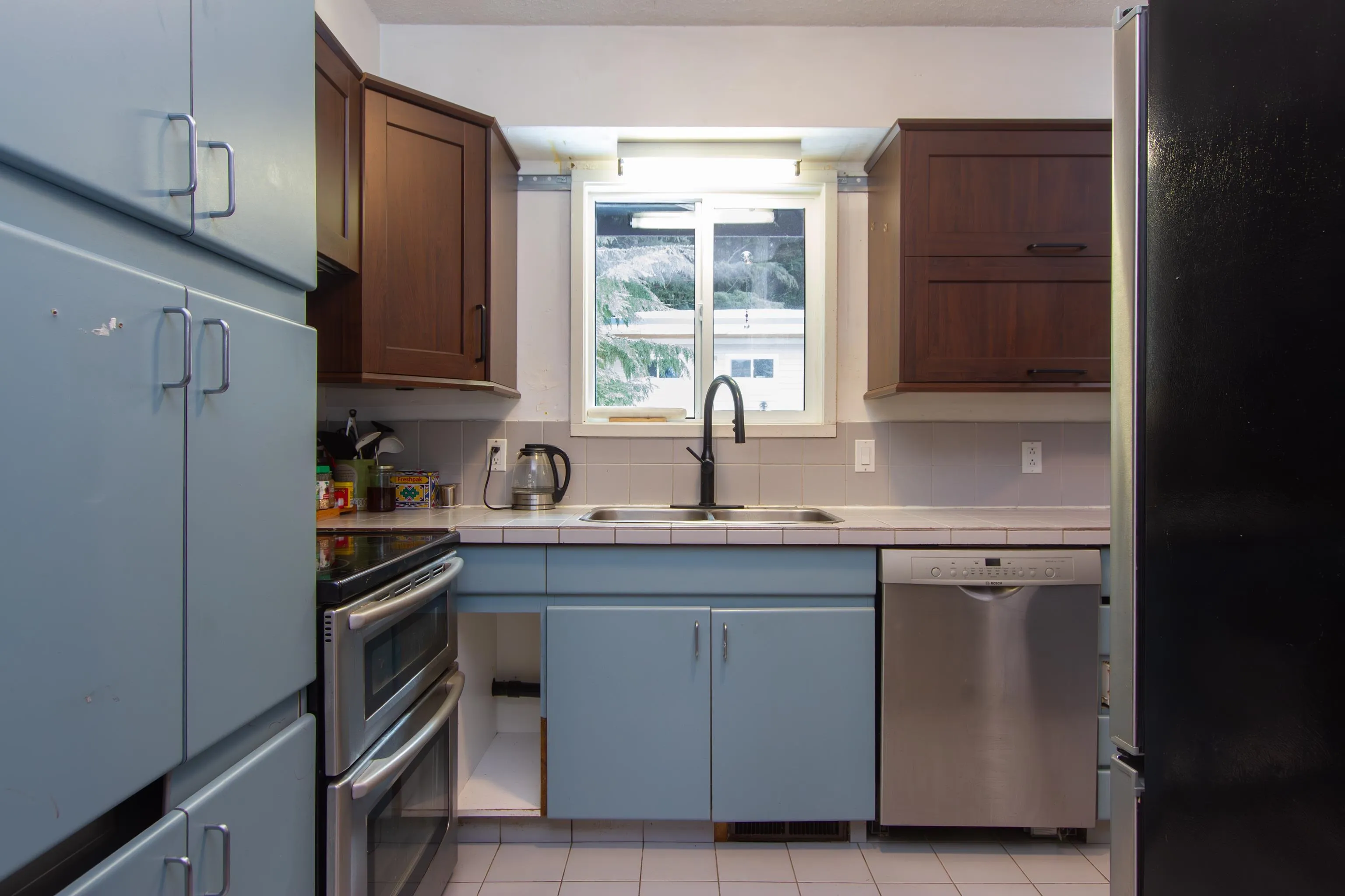3106 Tyrol Crescent