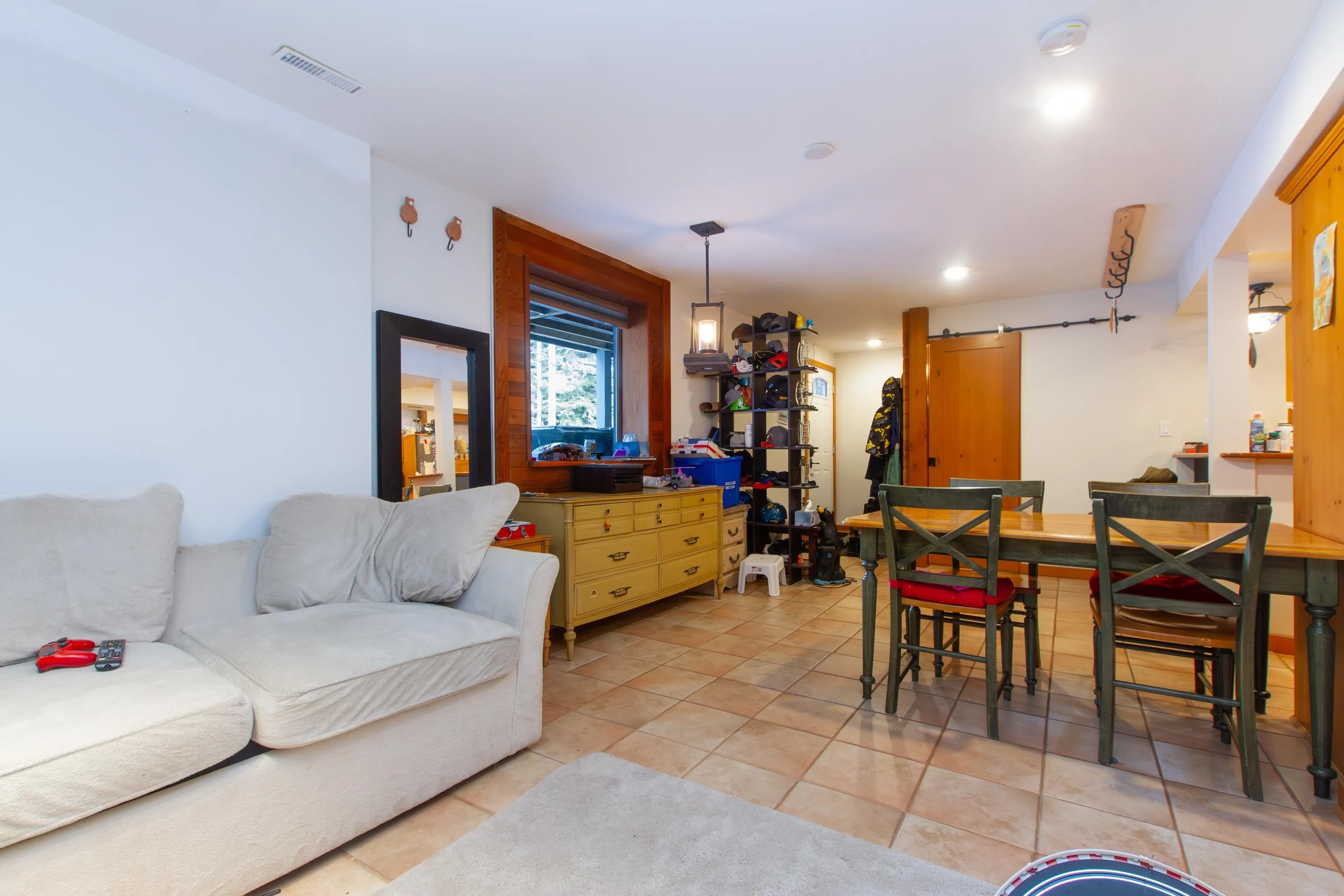 3106 Tyrol Crescent