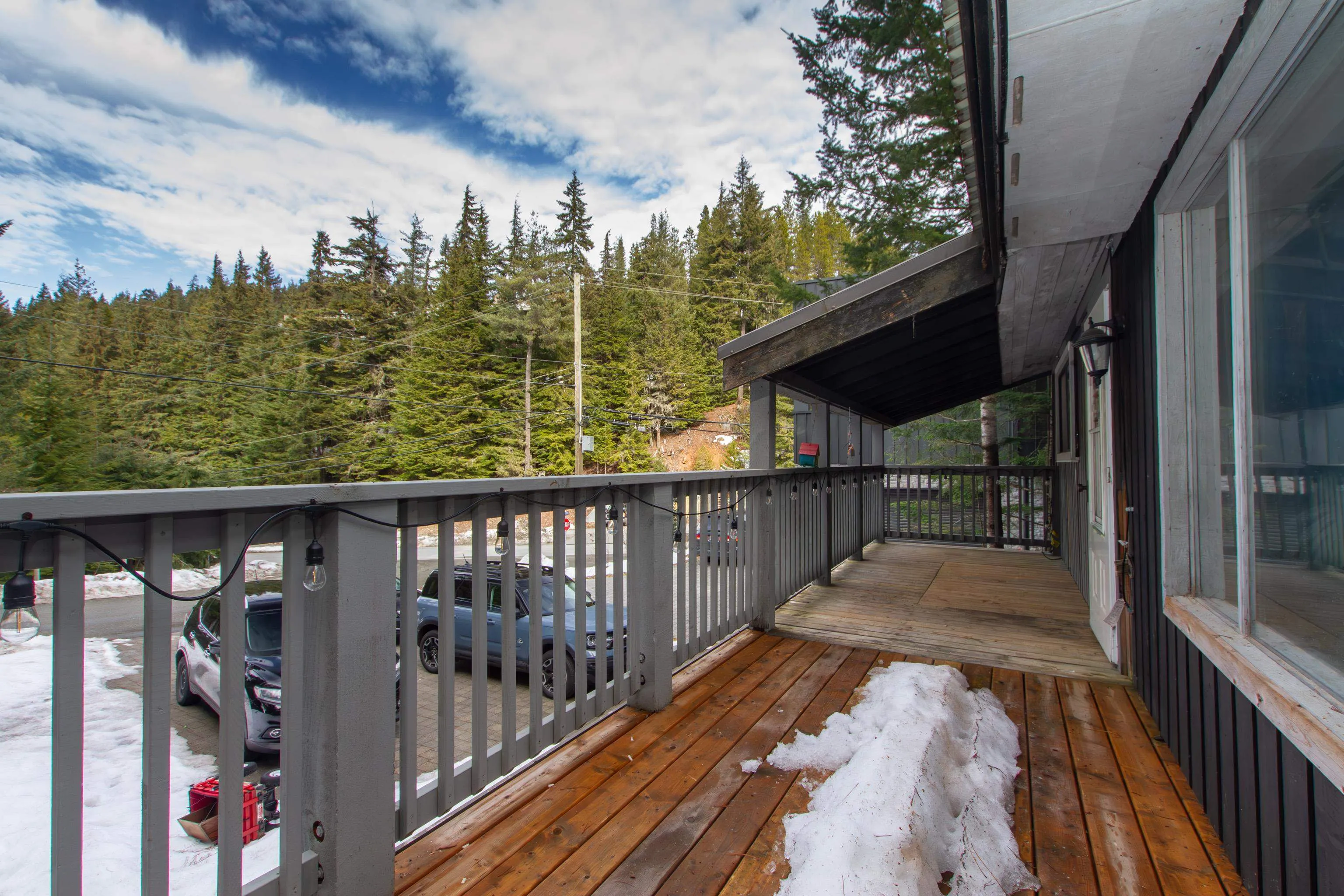 3106 Tyrol Crescent