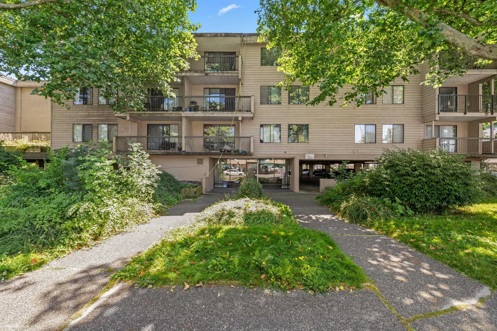 211 8400 Lansdowne Road