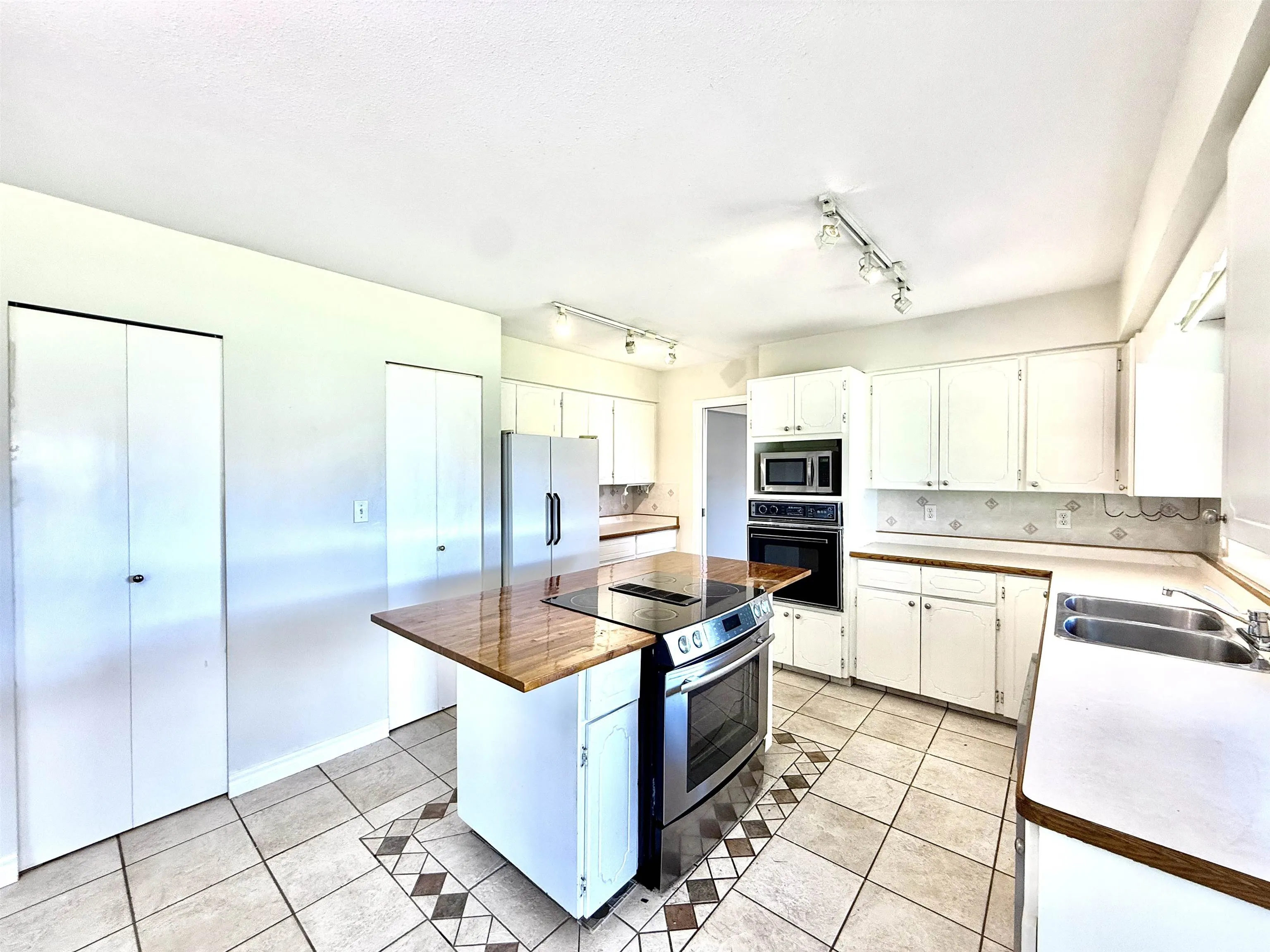 12459 Meadow Brook Place