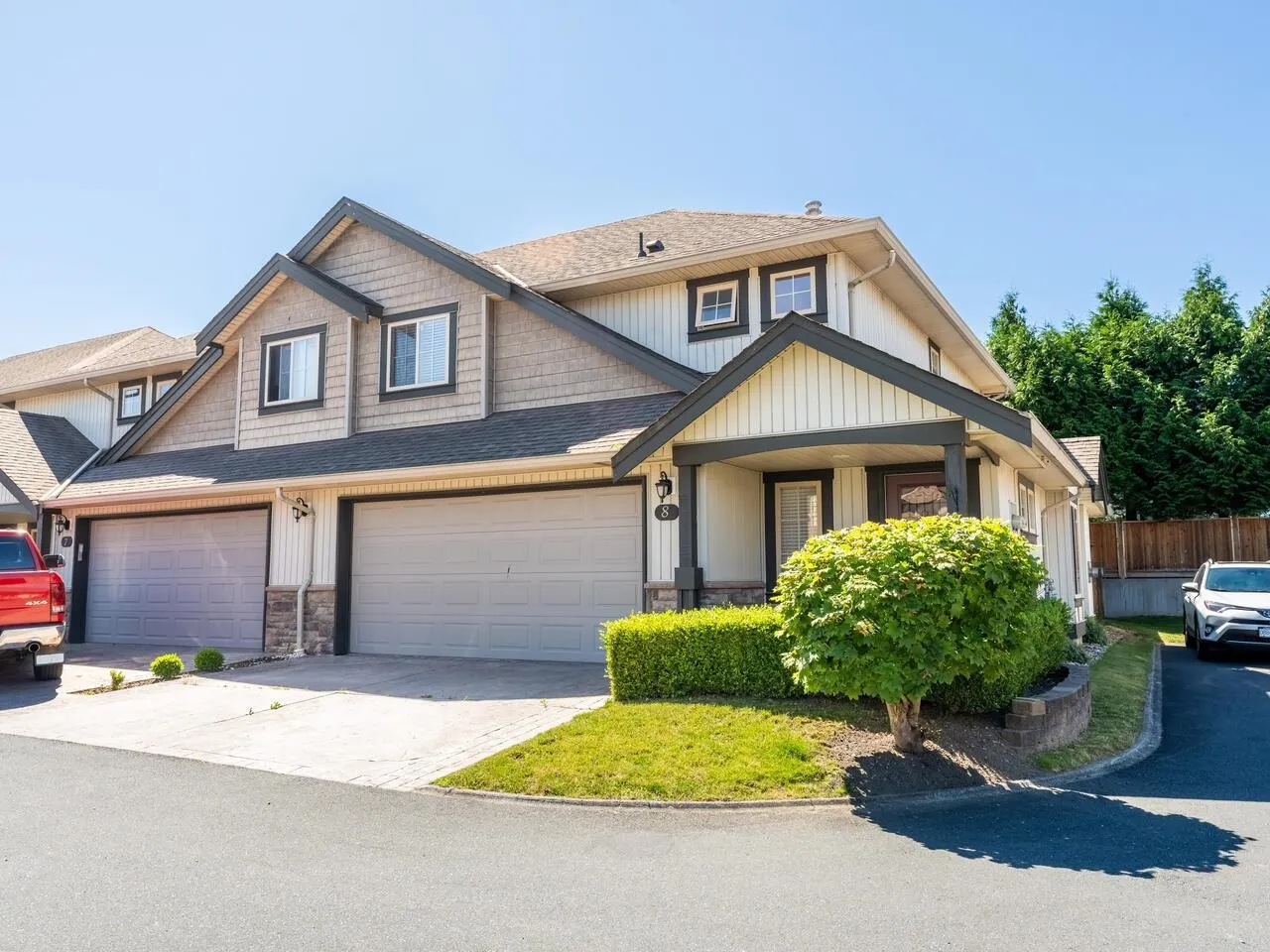 8 6449 Blackwood Lane