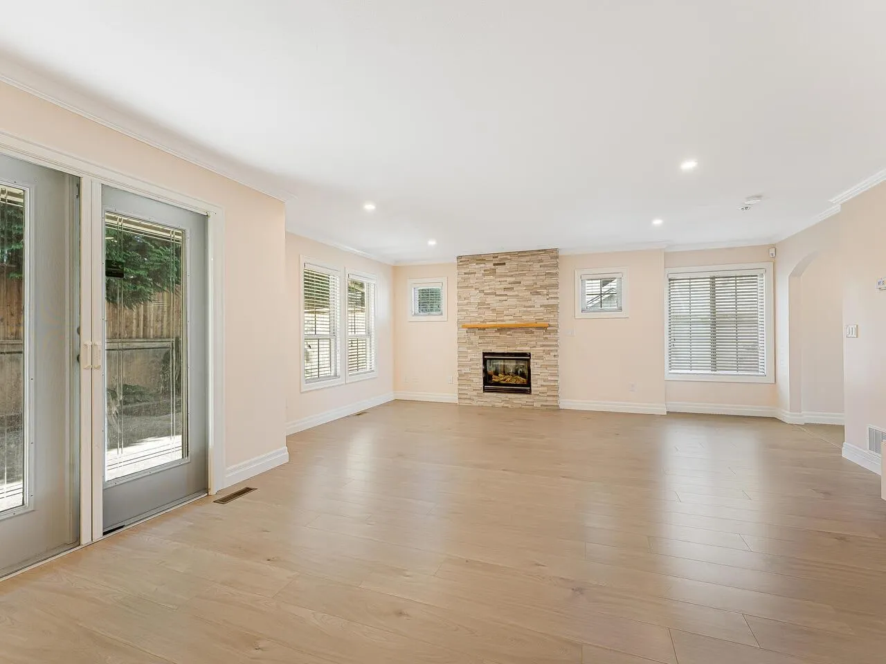 8 6449 Blackwood Lane