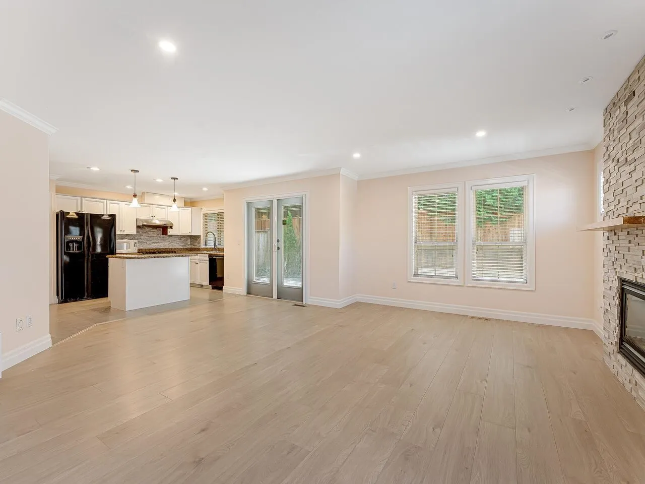 8 6449 Blackwood Lane
