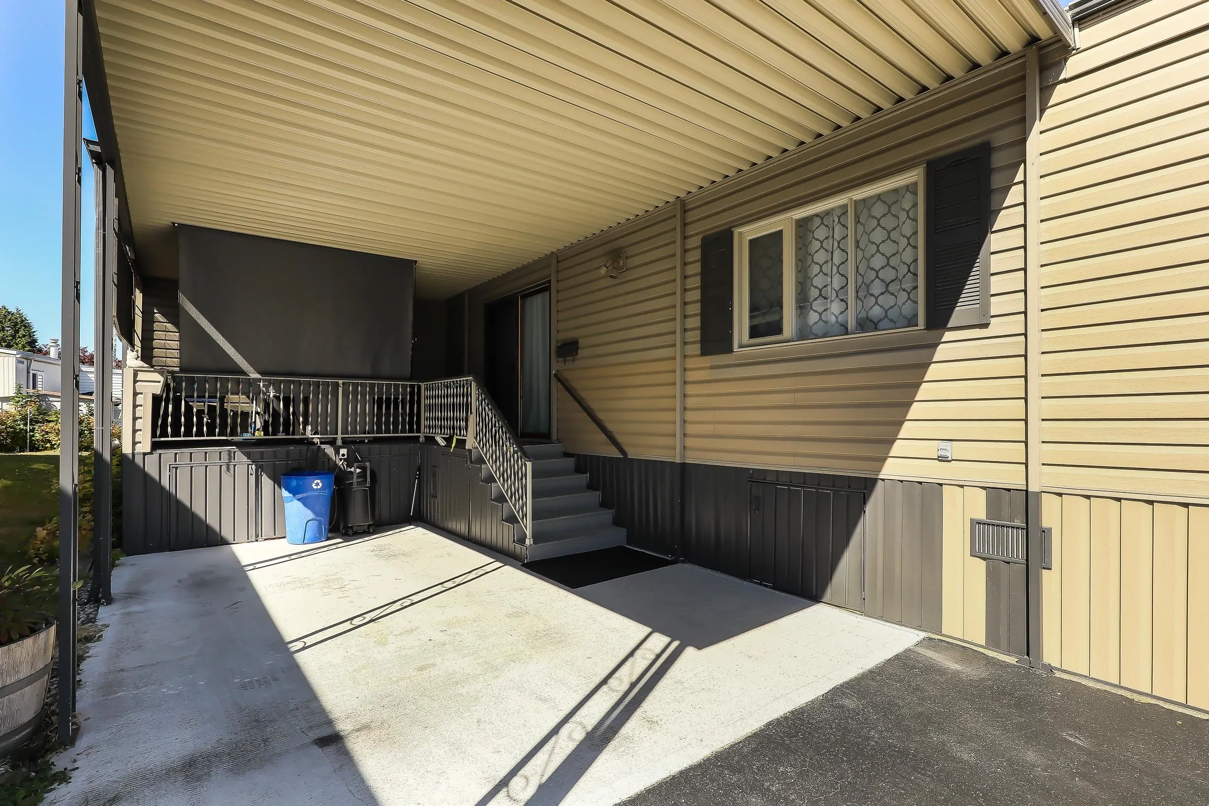 43 15875 20 Avenue