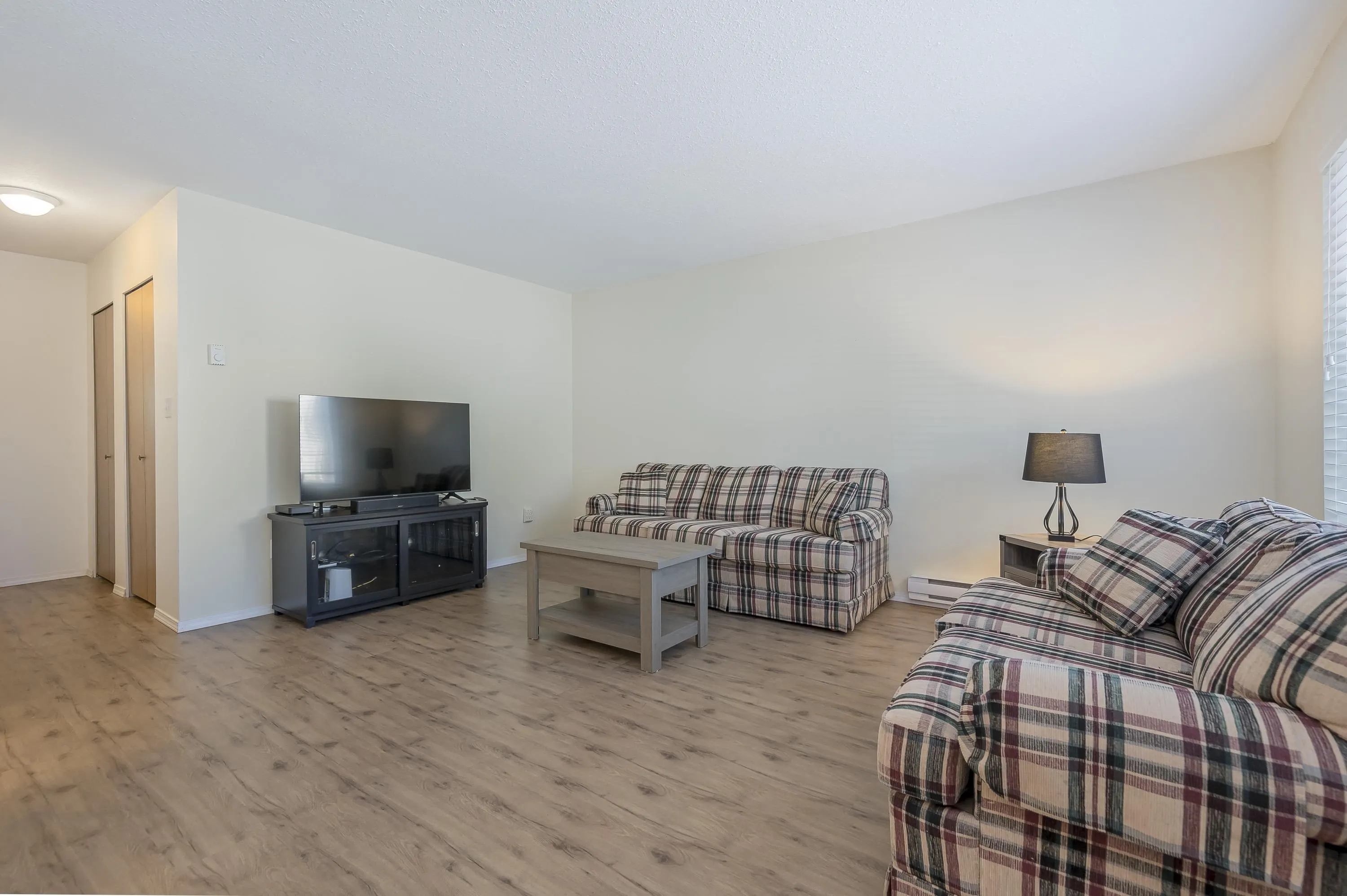 102 2853 Bourquin Crescent