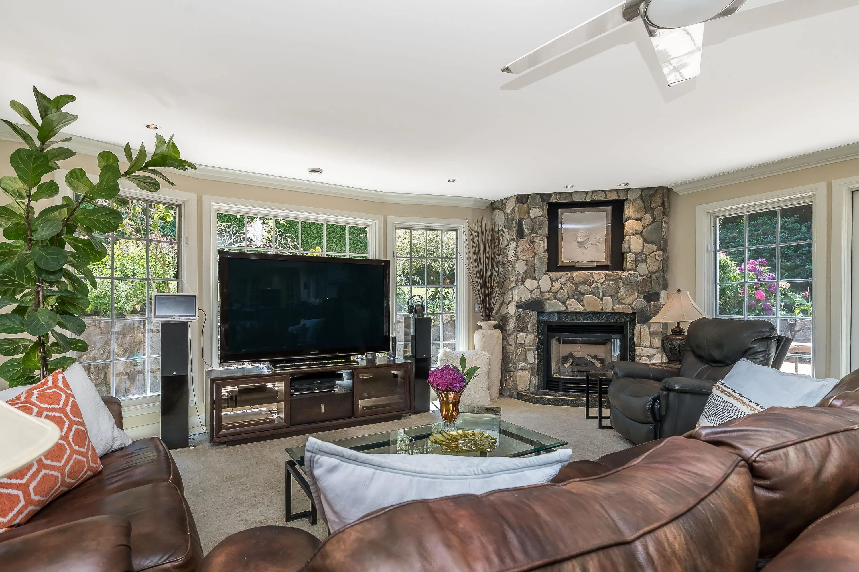14042 28 Avenue