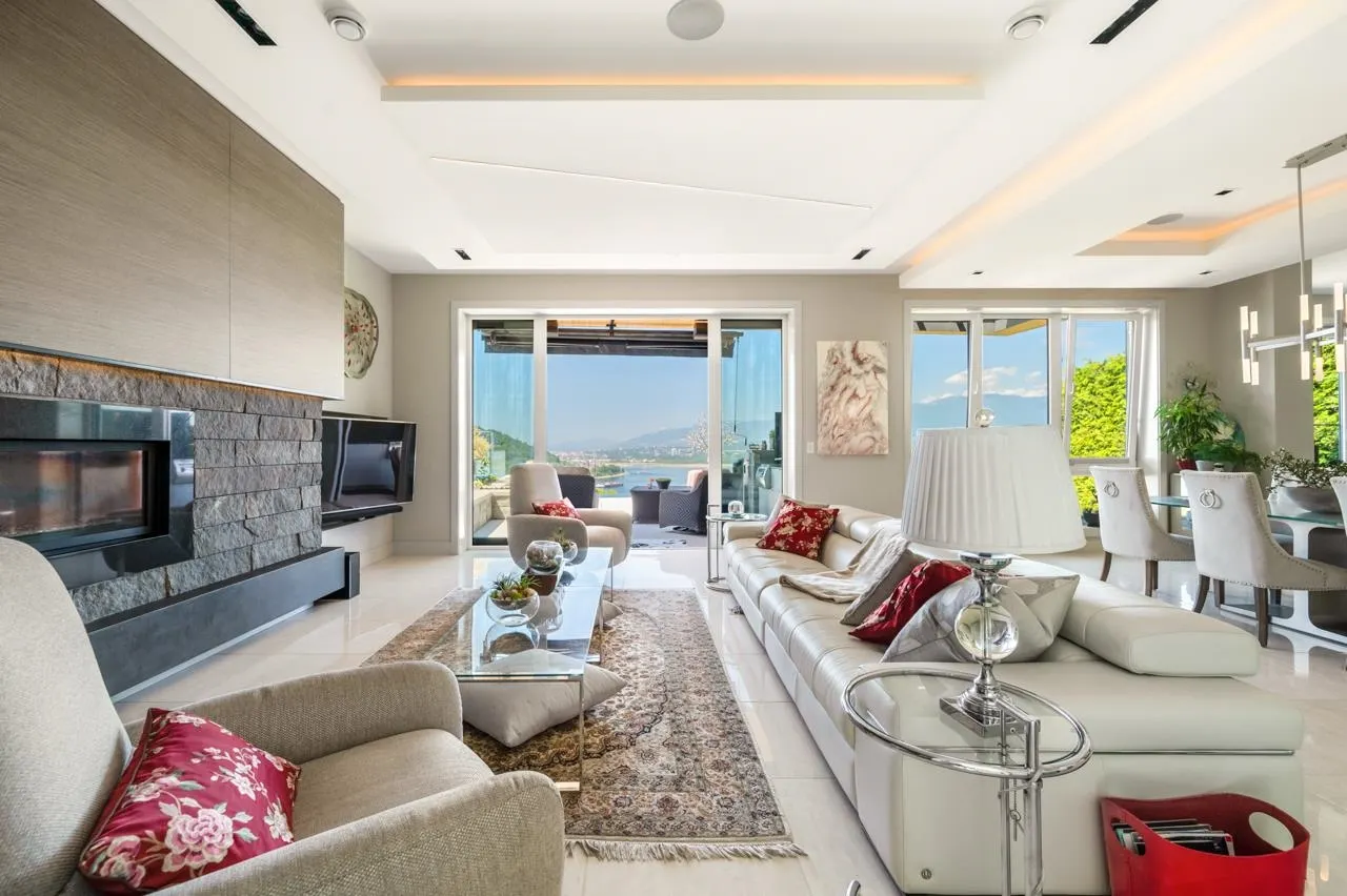 7326 Ridge Drive