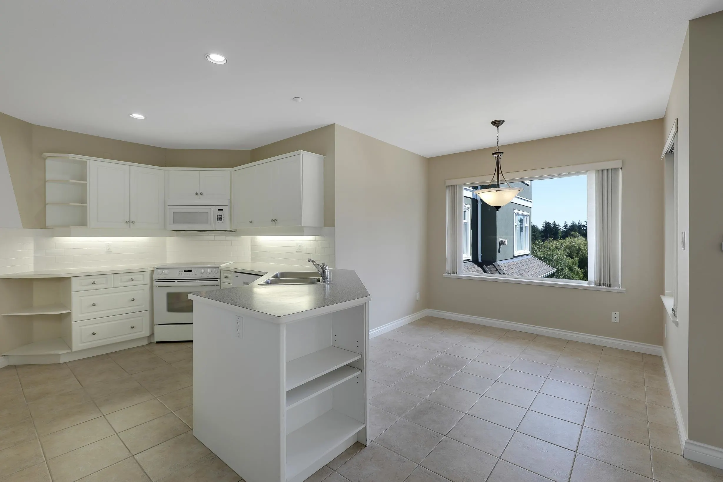 301 1330 Hunter Road