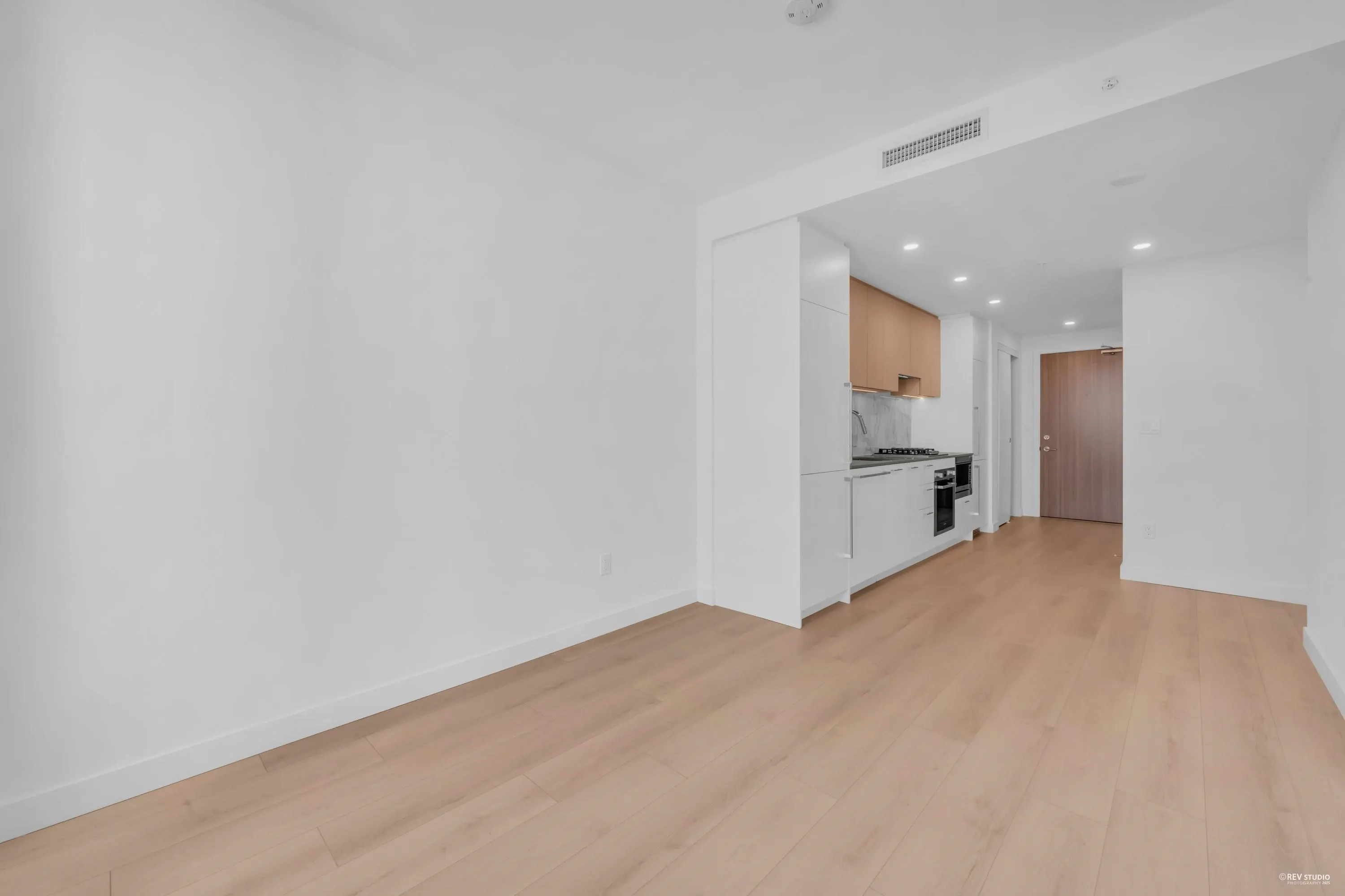 1507 6468 Willingdon Avenue
