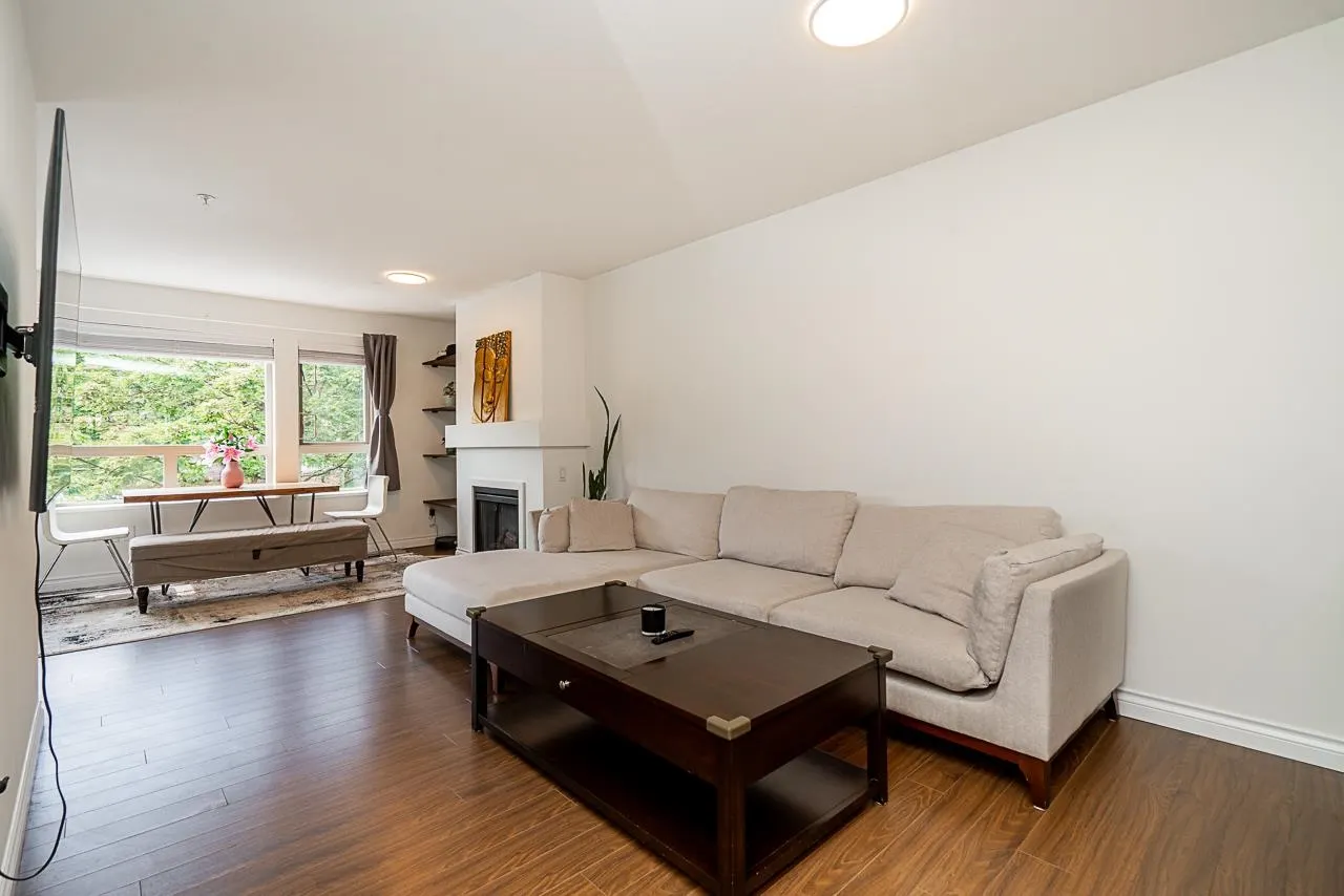 217 801 Klahanie Drive