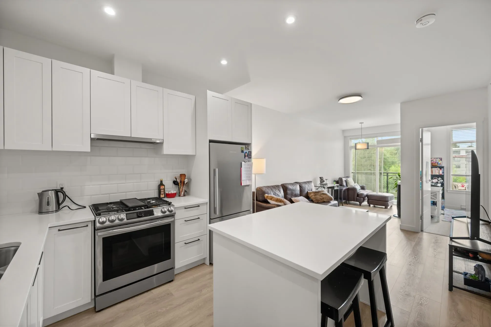 424 5415 Brydon Crescent