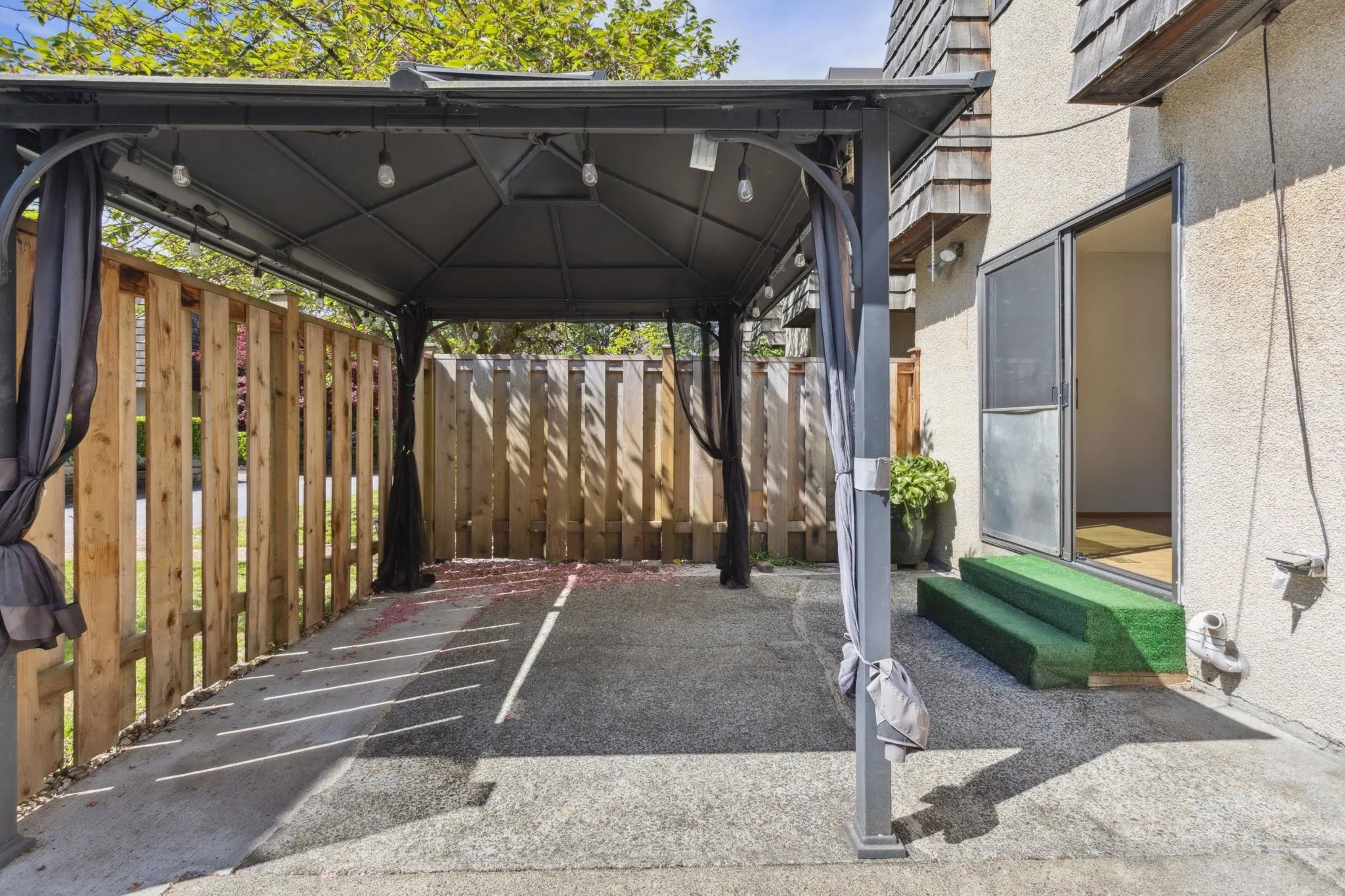 1142 Premier Street