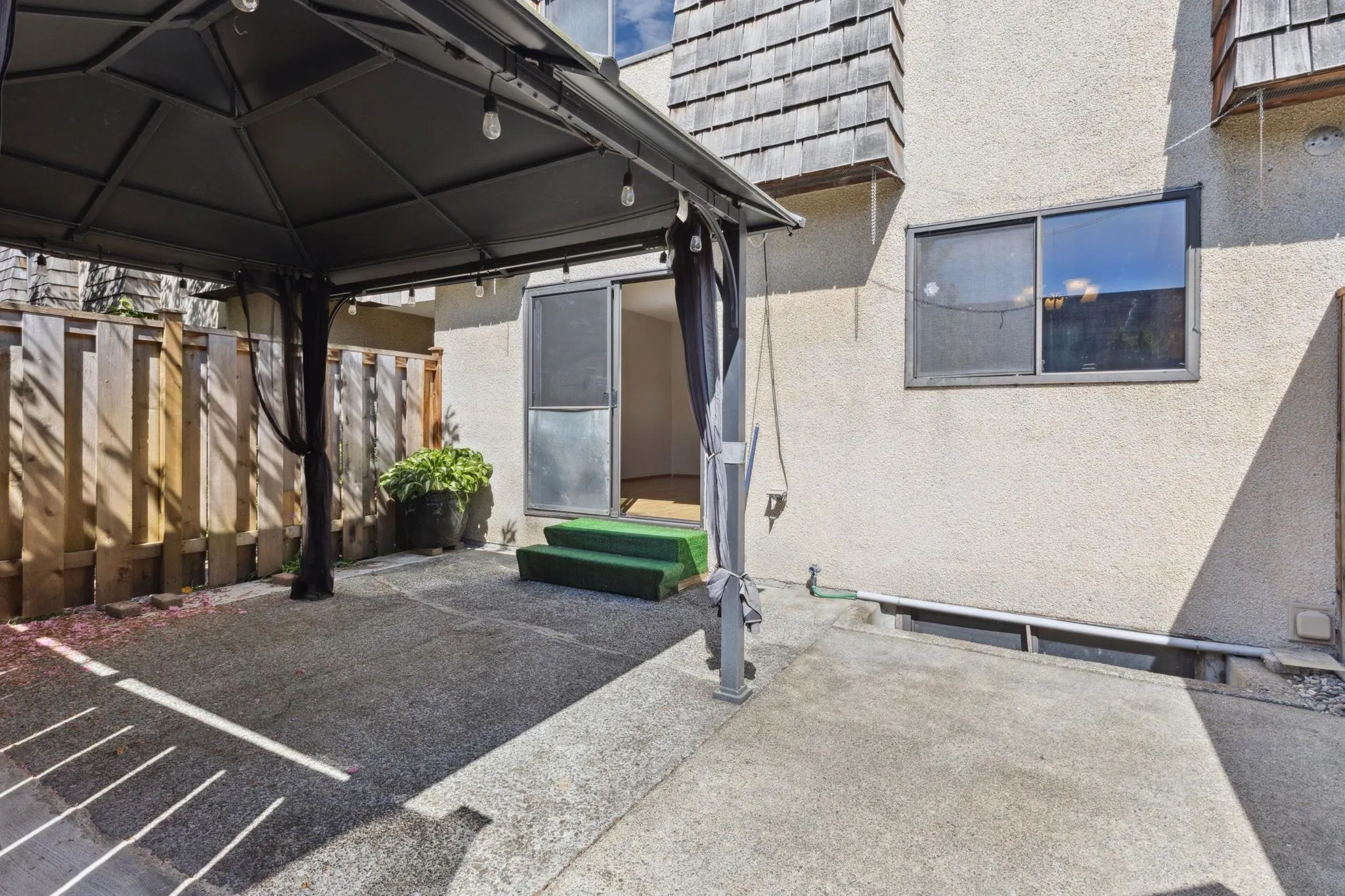 1142 Premier Street