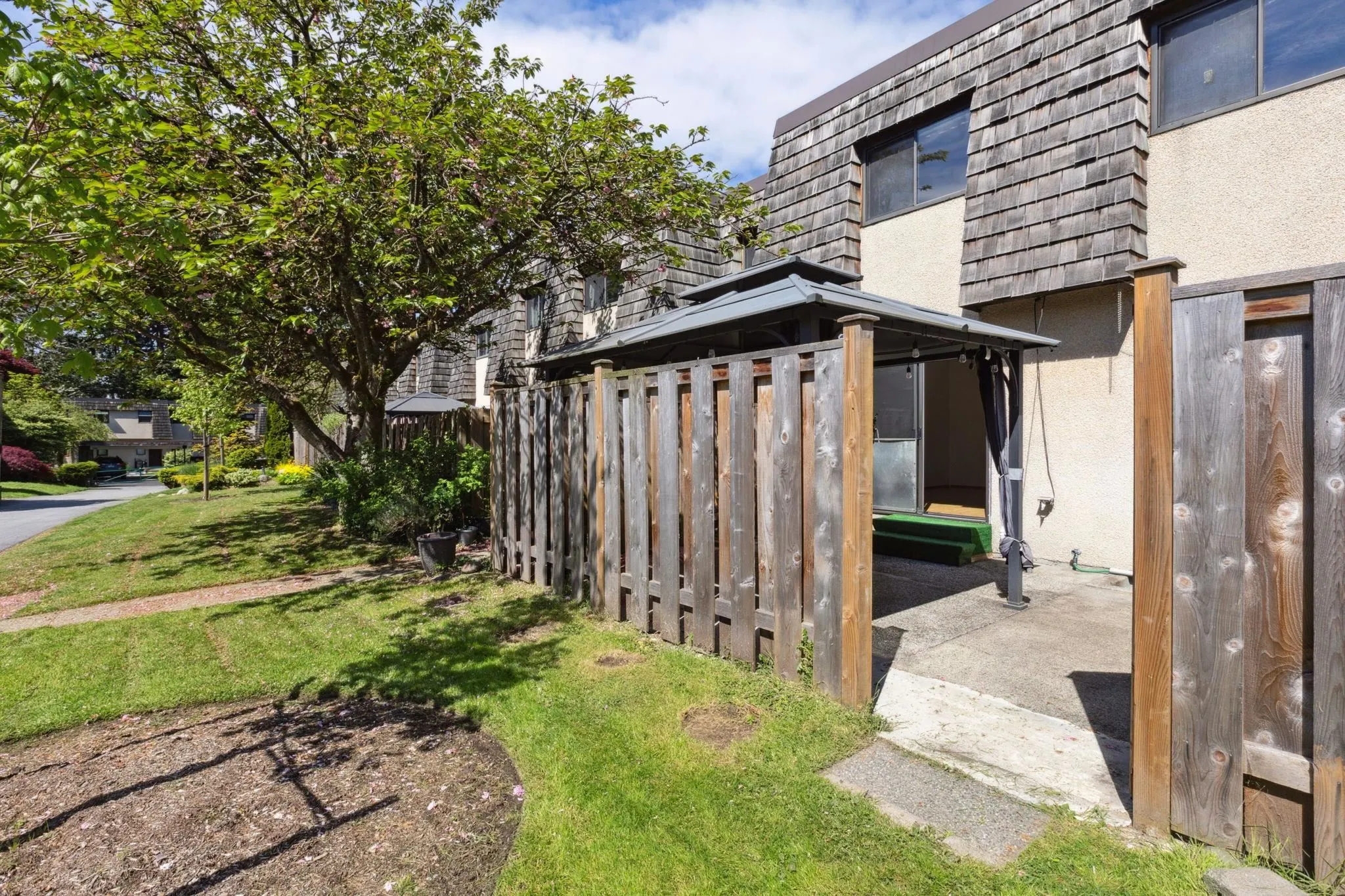 1142 Premier Street