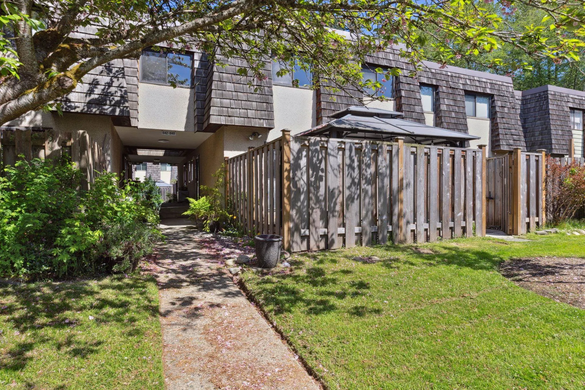 1142 Premier Street