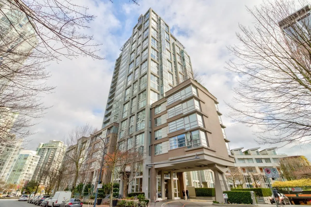 1803 1228 Marinaside Crescent