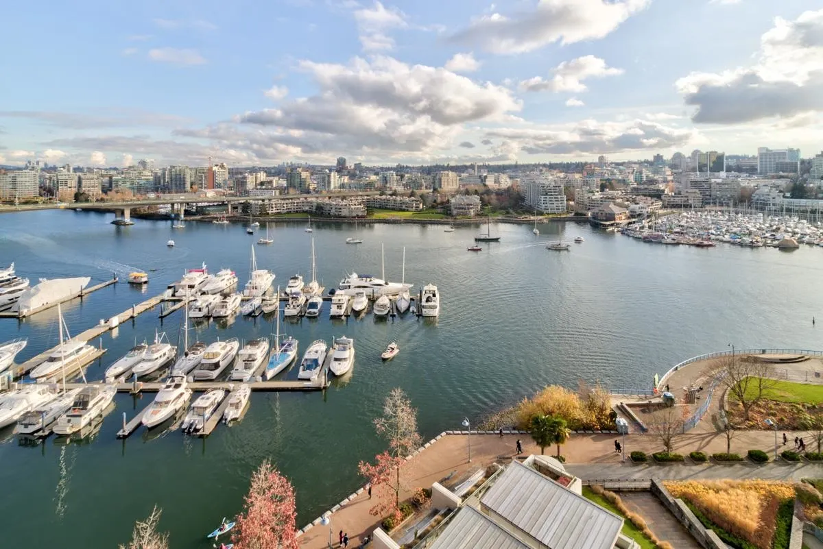 1803 1228 Marinaside Crescent