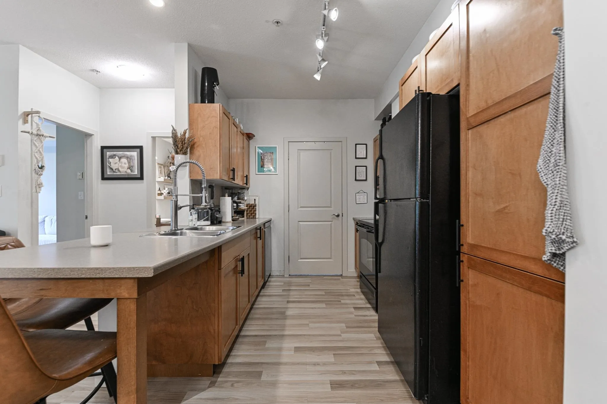 312 33318 E Bourquin Crescent