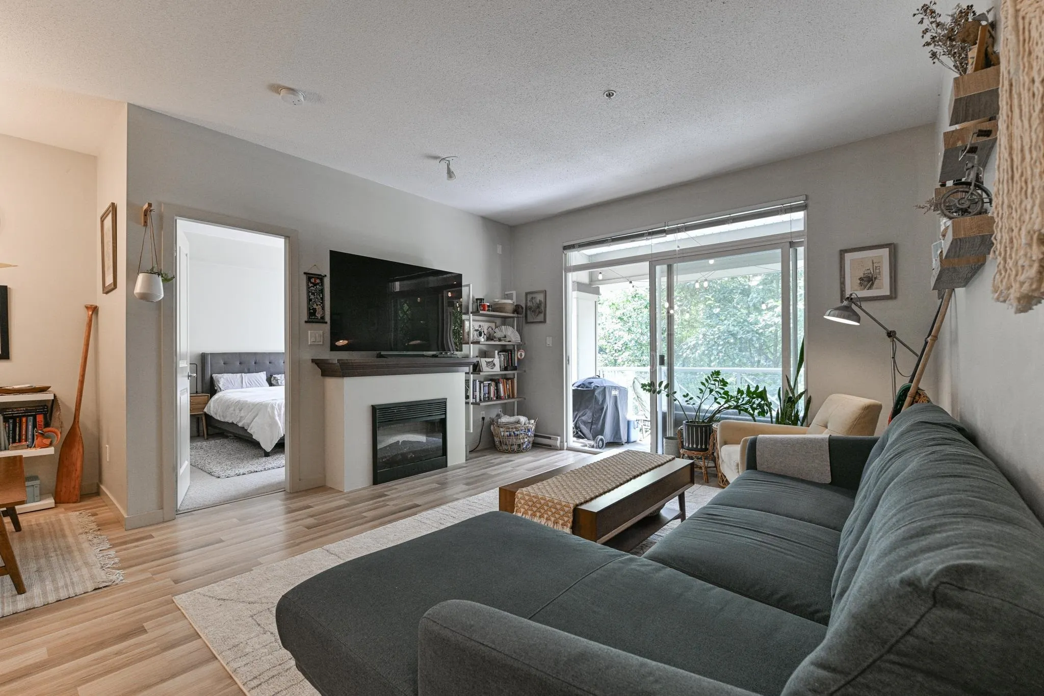 312 33318 E Bourquin Crescent