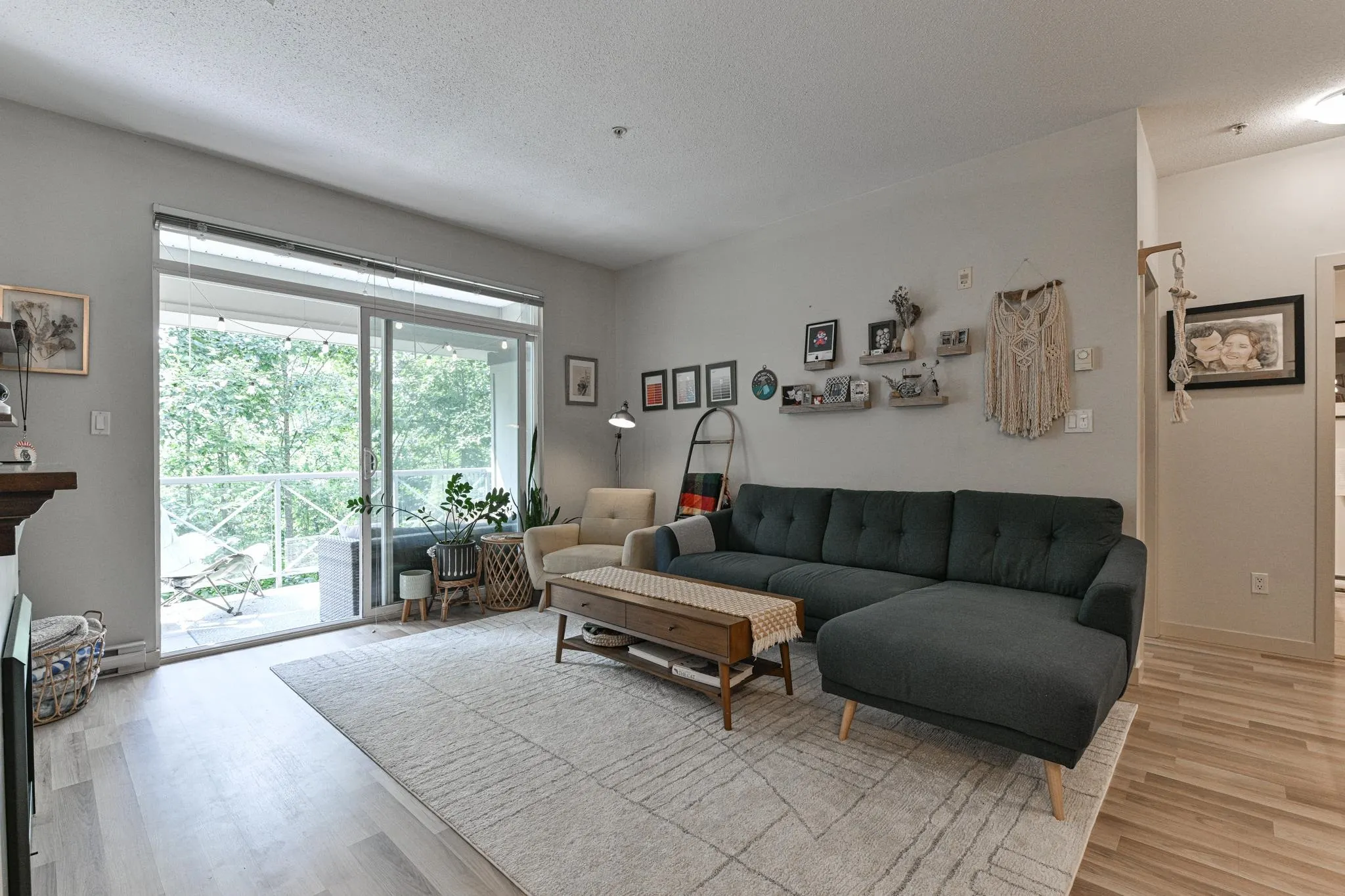 312 33318 E Bourquin Crescent