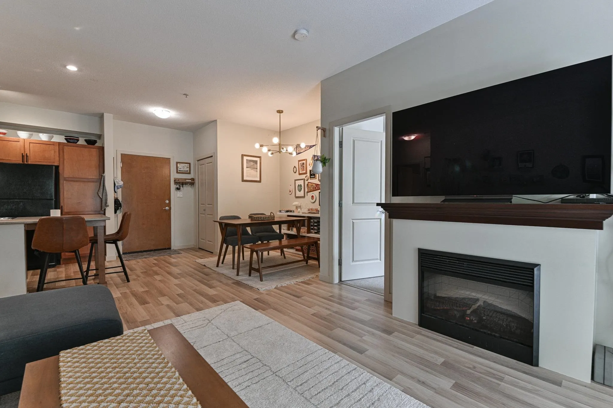 312 33318 E Bourquin Crescent