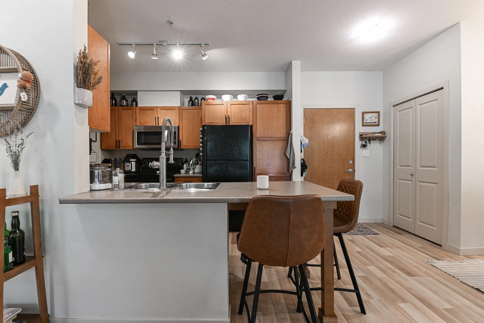 312 33318 E Bourquin Crescent