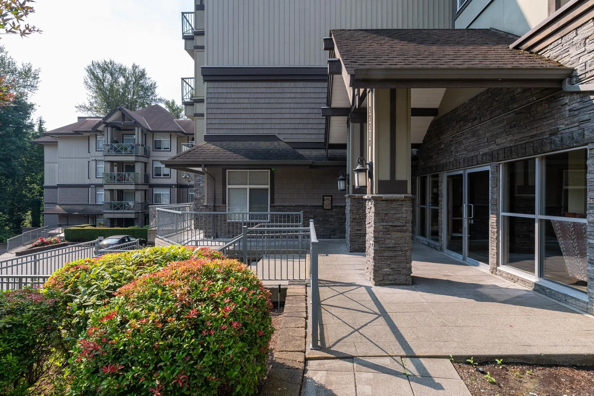 312 33318 E Bourquin Crescent