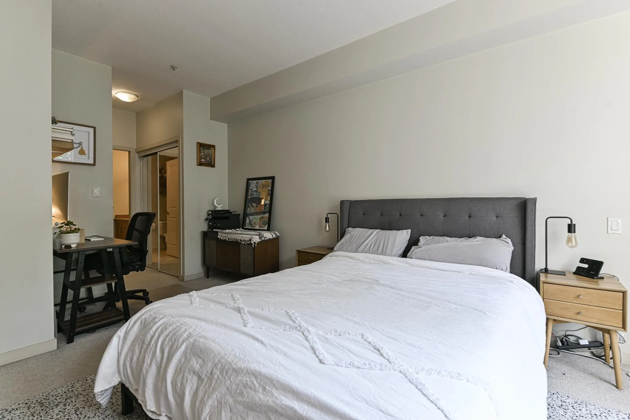 312 33318 E Bourquin Crescent