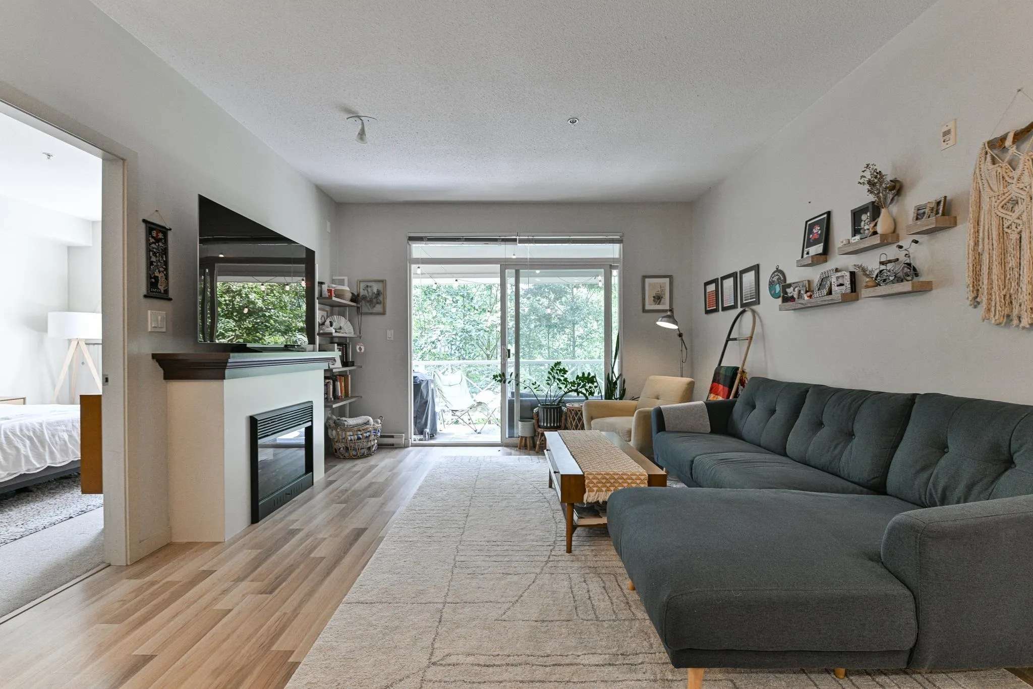 312 33318 E Bourquin Crescent