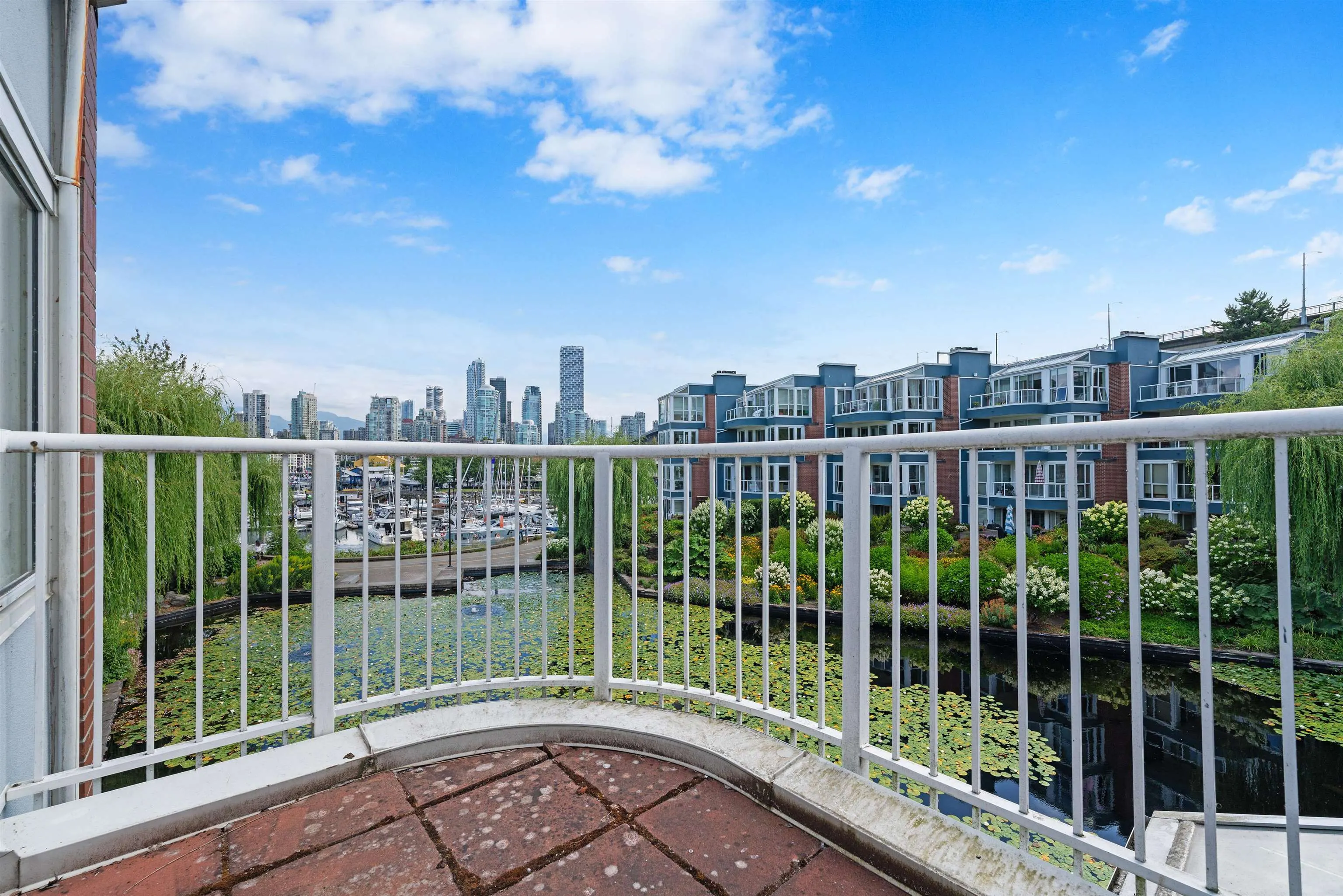 1525 Mariner Walk