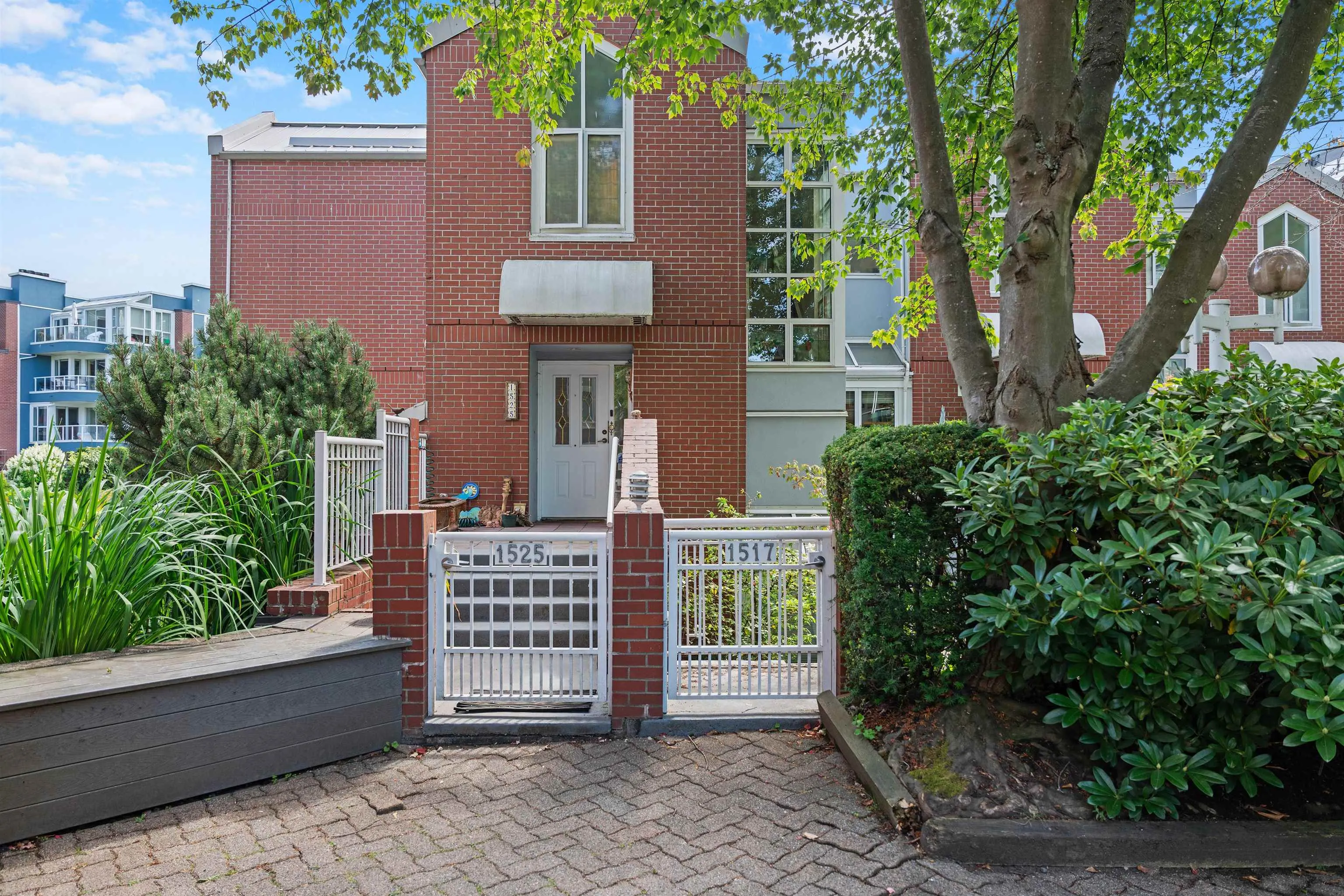 1525 Mariner Walk