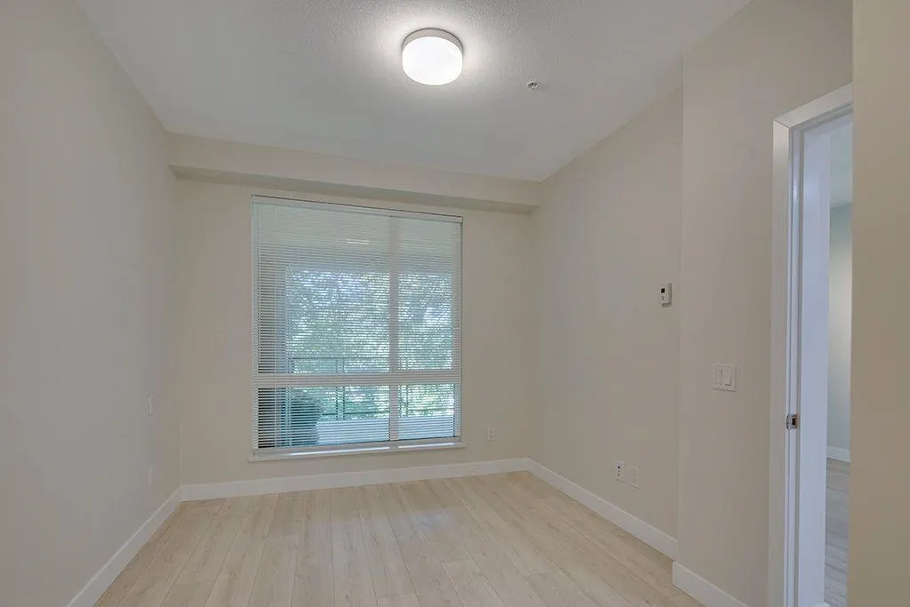 404 733 W 3rd Street