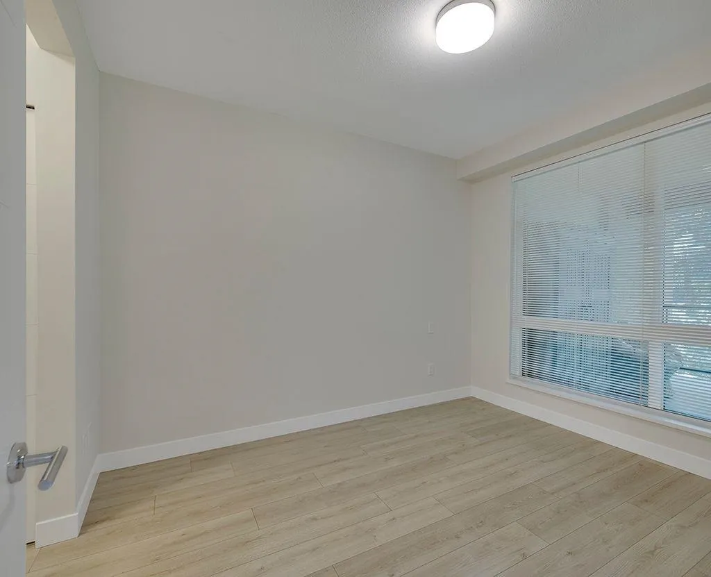 404 733 W 3rd Street