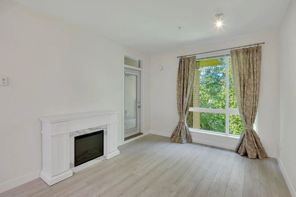 404 733 W 3rd Street