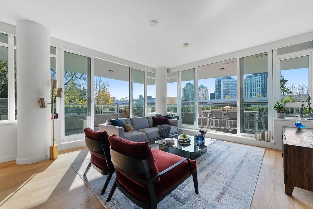 101 768 Arthur Erickson Place