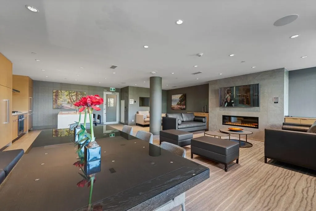 101 768 Arthur Erickson Place