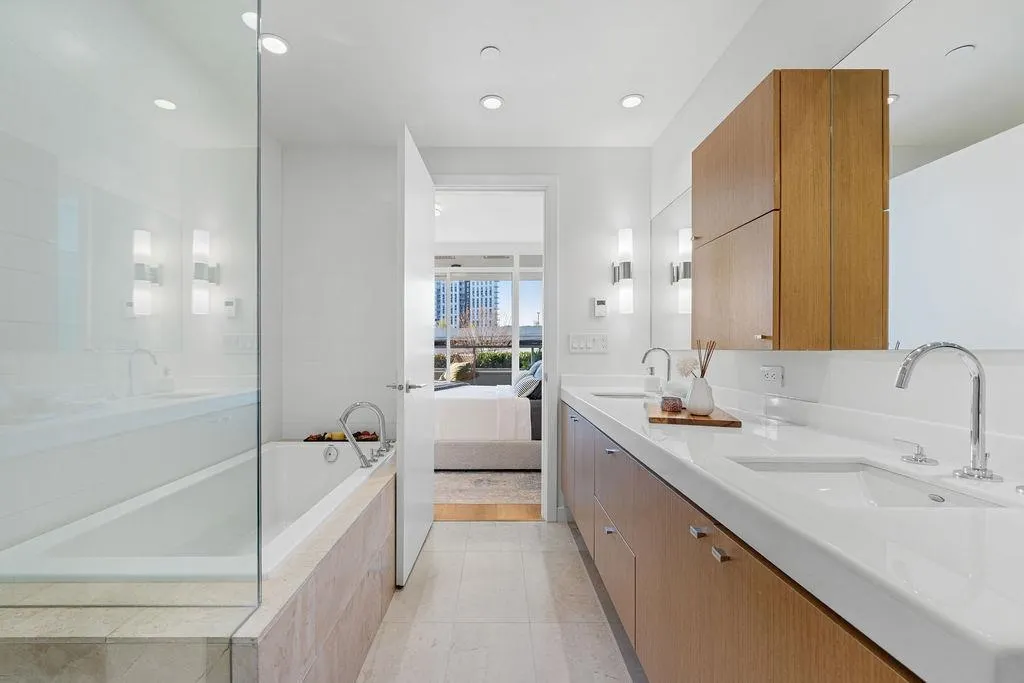 101 768 Arthur Erickson Place
