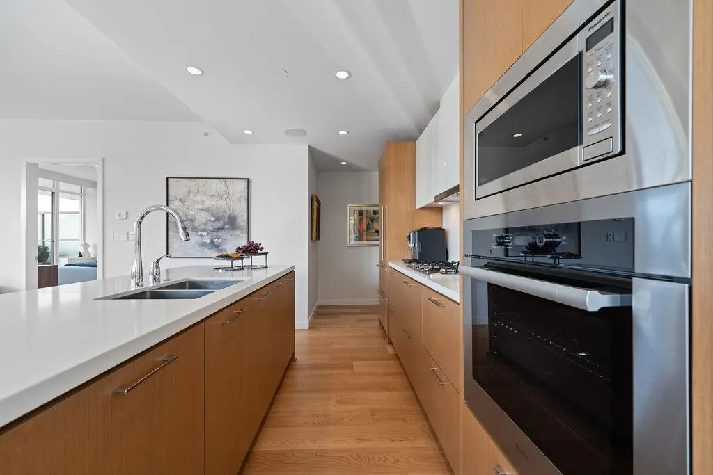 101 768 Arthur Erickson Place