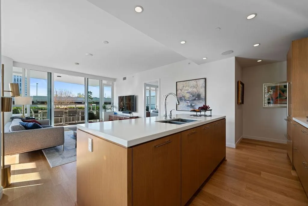 101 768 Arthur Erickson Place