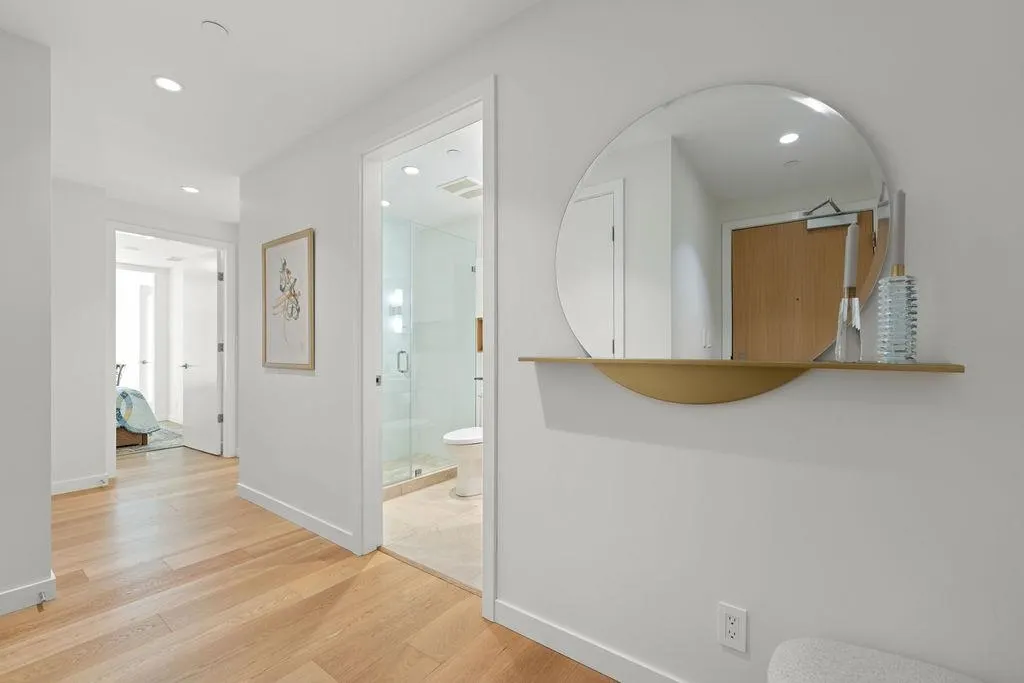 101 768 Arthur Erickson Place