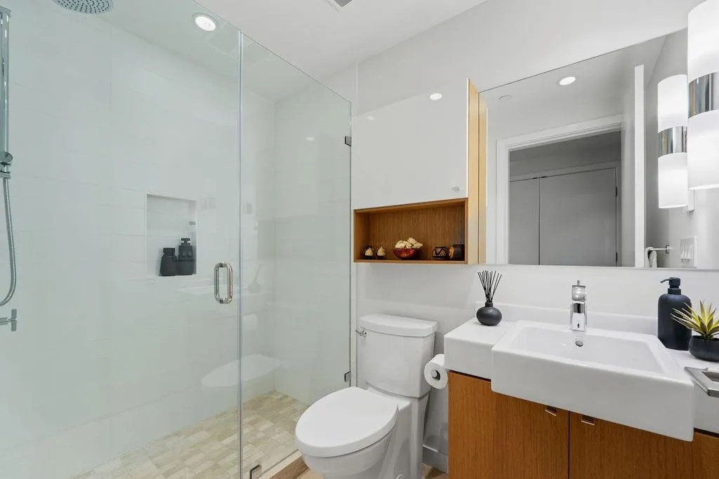 101 768 Arthur Erickson Place
