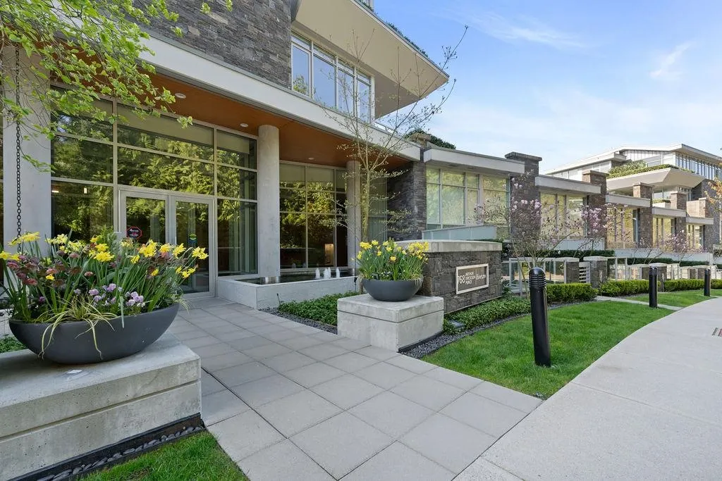 101 768 Arthur Erickson Place