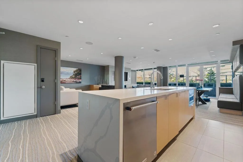 101 768 Arthur Erickson Place