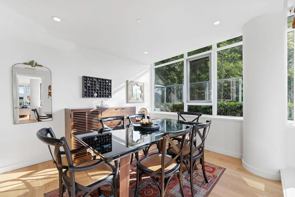 101 768 Arthur Erickson Place